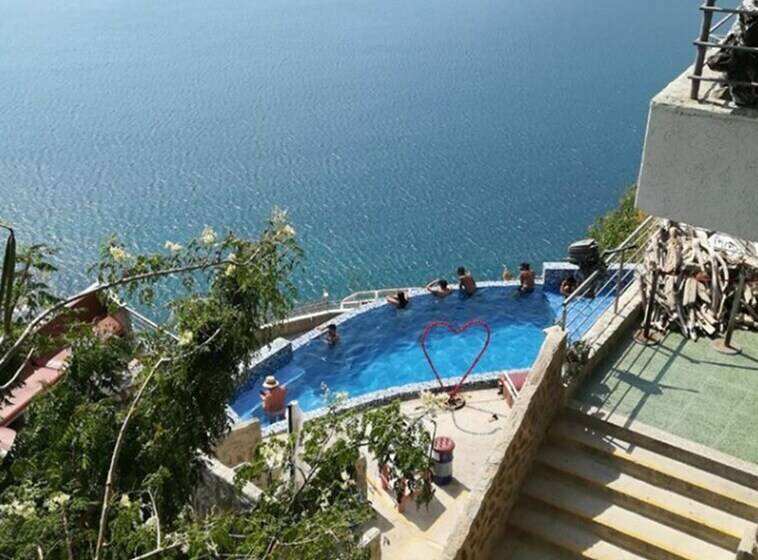 هاستل Tnt Mirador