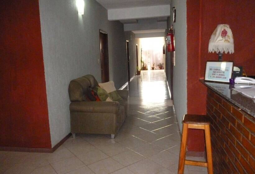 تختخواب و صبحانه Petit Hotel Panambi