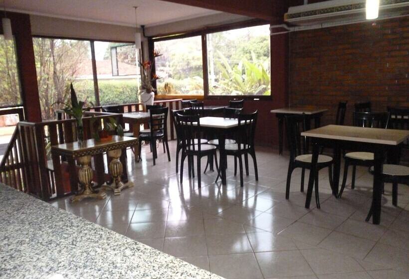 تختخواب و صبحانه Petit Hotel Panambi