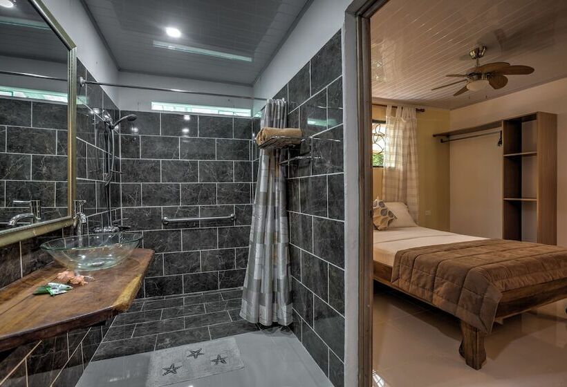 هتل Yucca Beachfront