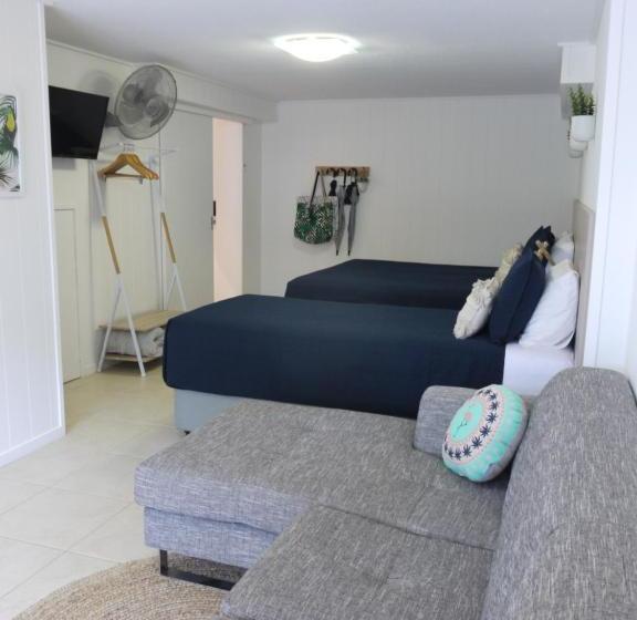 Unit 4 Weyba Lodge Noosa