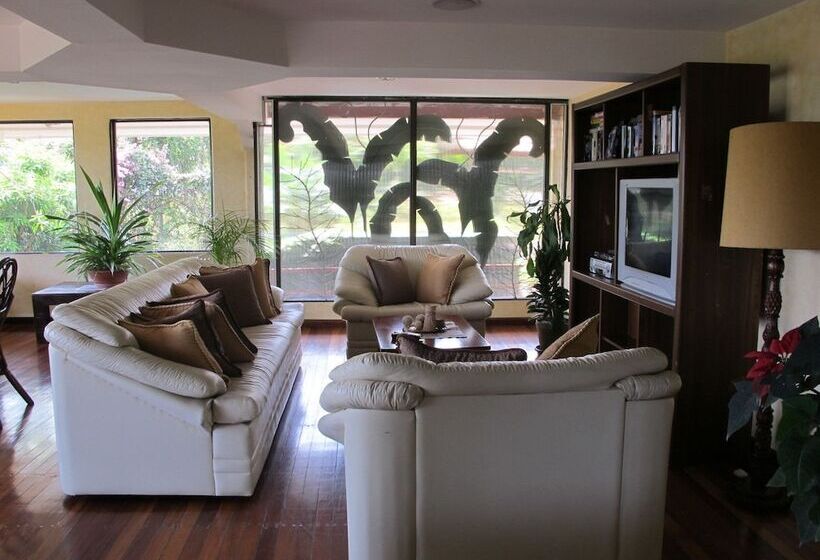 تختخواب و صبحانه Las Cumbres Inn
