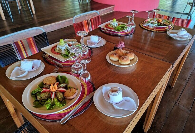 هتل Eden Lodge