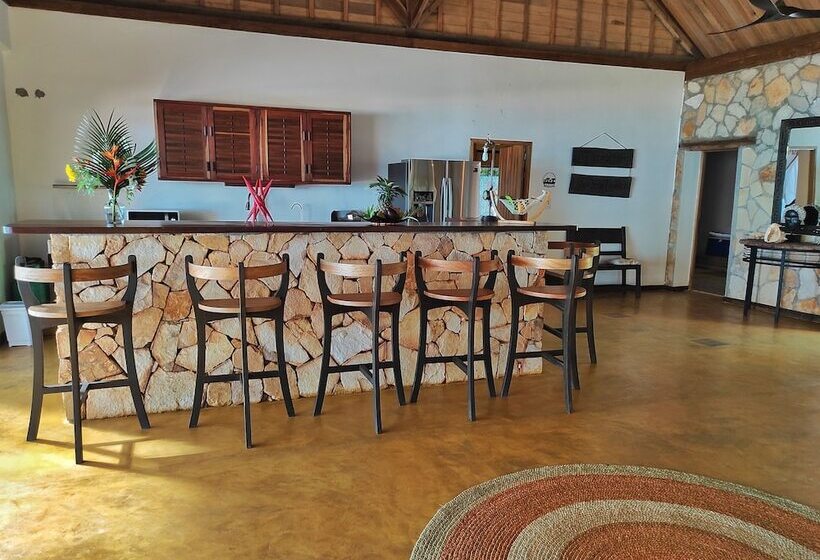 هتل Eden Lodge