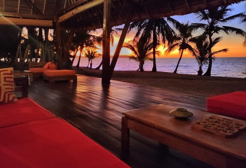 هتل Eden Lodge