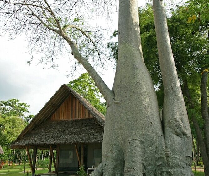 هتل Eden Lodge