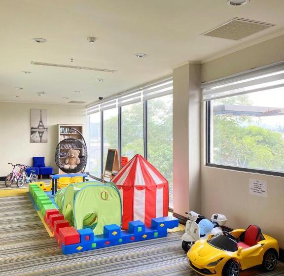 فندق Le Charmé Suites   Subic