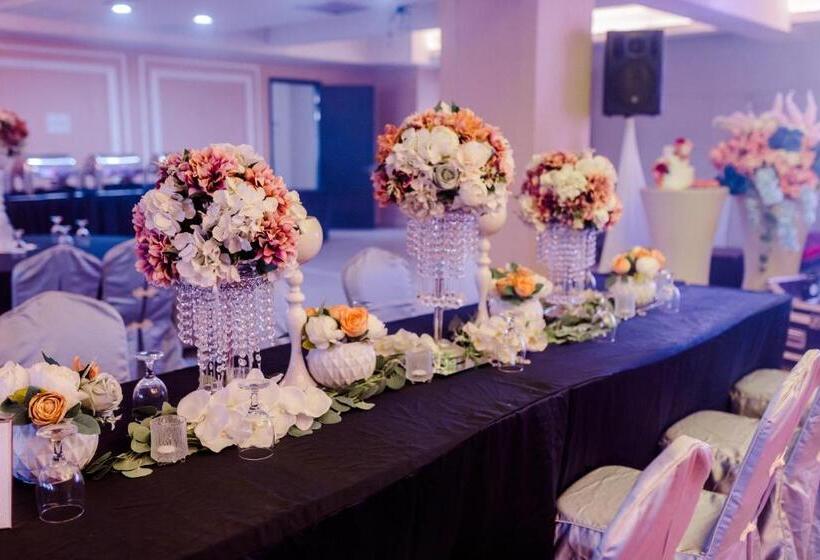 فندق Le Charmé Suites   Subic