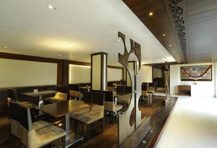 فندق Collection O Satyan Inn