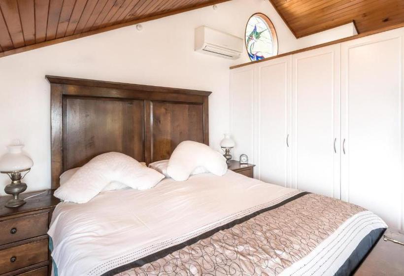 تختخواب و صبحانه Marlin House