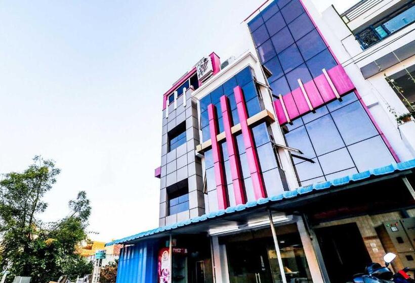 هتل Shri Sai Residency