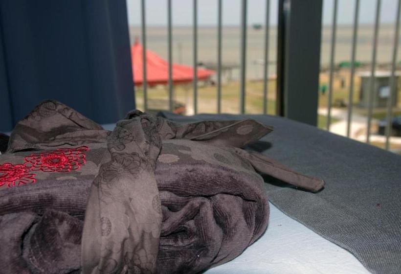 هتل Hôtel Des Amandiers