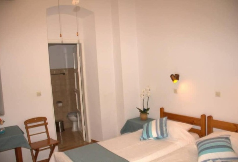 هتل Medieval Rose Guest House