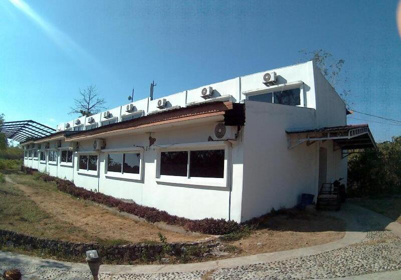 هتل Nirwana Buton Villa