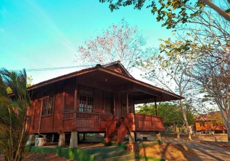هتل Nirwana Buton Villa