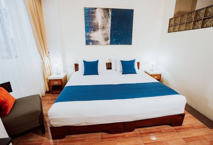 هتل Palace Galapagos