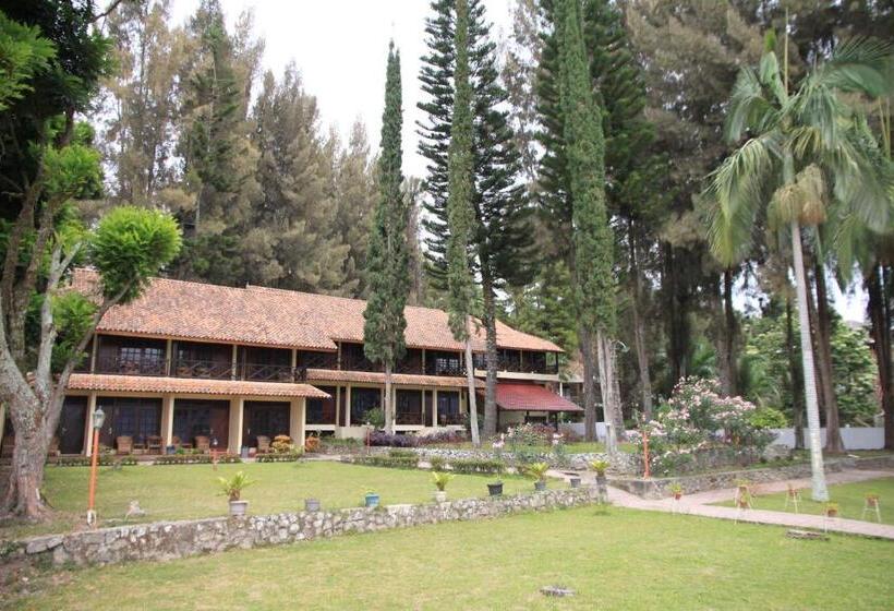 هتل Pandu Lakeside  Tuktuk