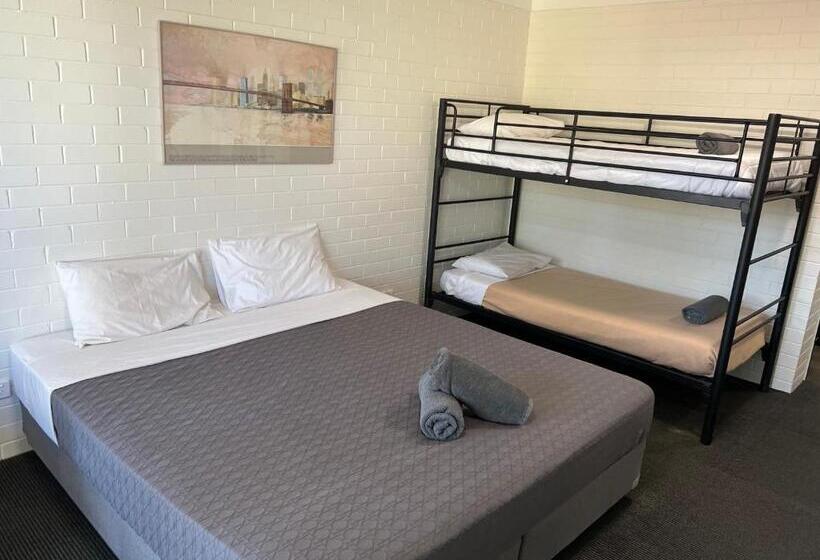 모텔 Jumbuck Motor Inn   Pool   Pet Friendly Section   King Beds