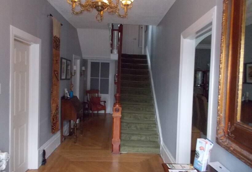 Seaway Manor B&b