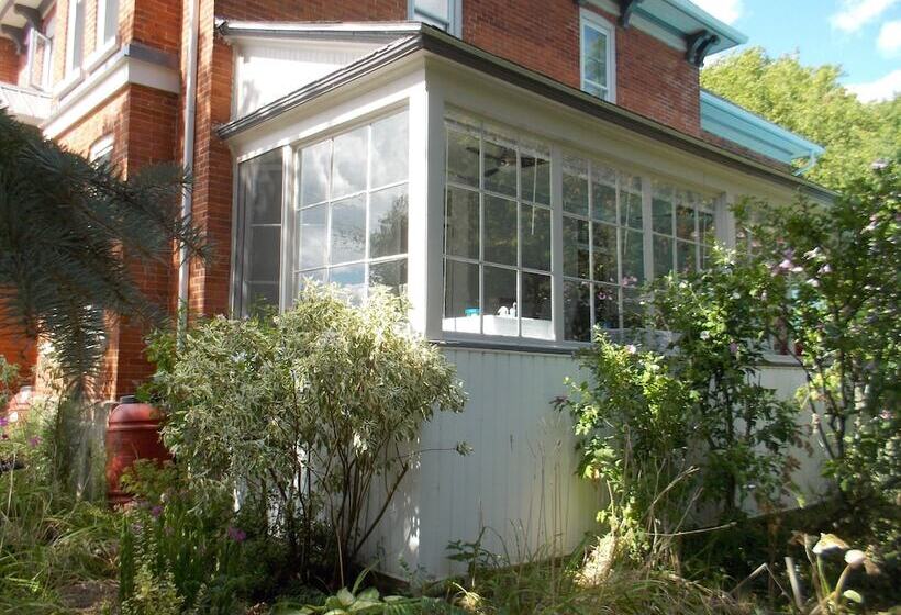 Seaway Manor B&b