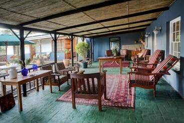 هتل Outeniqua Travel Lodge