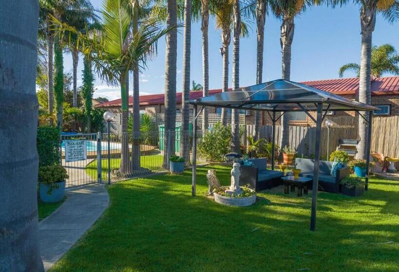 Sandbar Motel