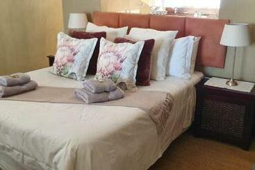 تختخواب و صبحانه Watershed Guest House