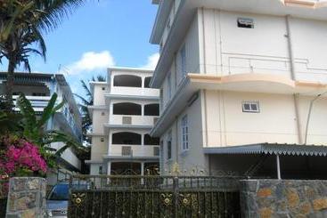 هتل Auberge Les Lilas