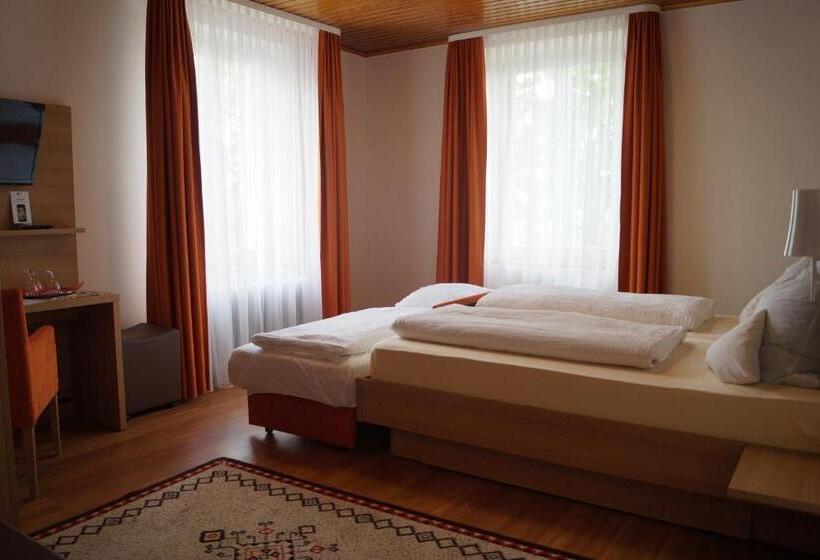 هتل Gasthof Zur Traube