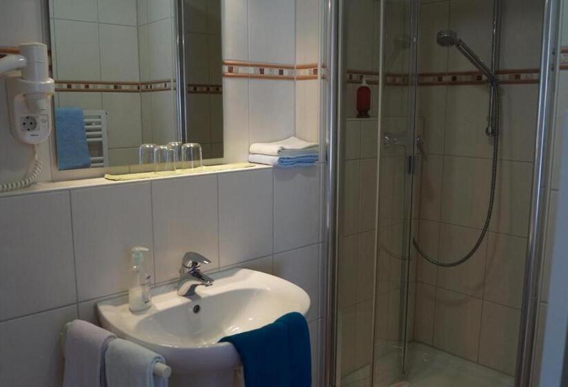 هتل Gasthof Zur Traube