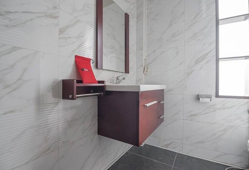فندق Reddoorz Plus @ Tanjung Pandan Belitung 2