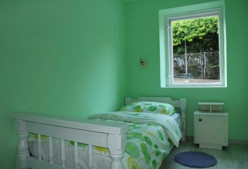پانسیون Guest House Gugily