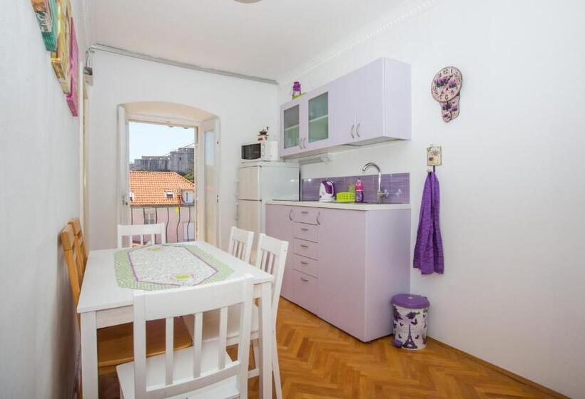 پانسیون Guest House Gugily