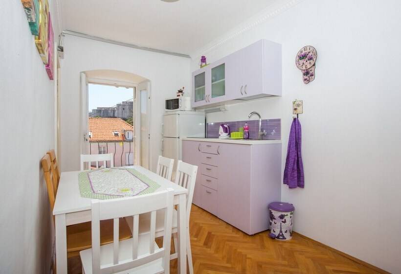 پانسیون Guest House Gugily