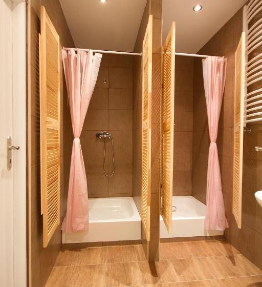 3 Bros' Hostel Cieszyn