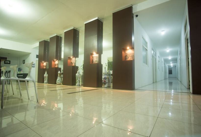 هاستل Lapan Lapan By Oyo Rooms