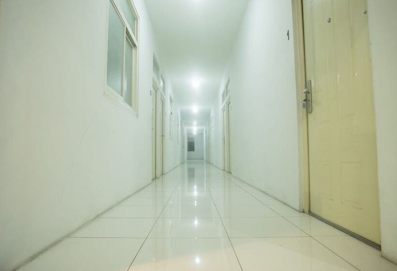 هاستل Lapan Lapan By Oyo Rooms