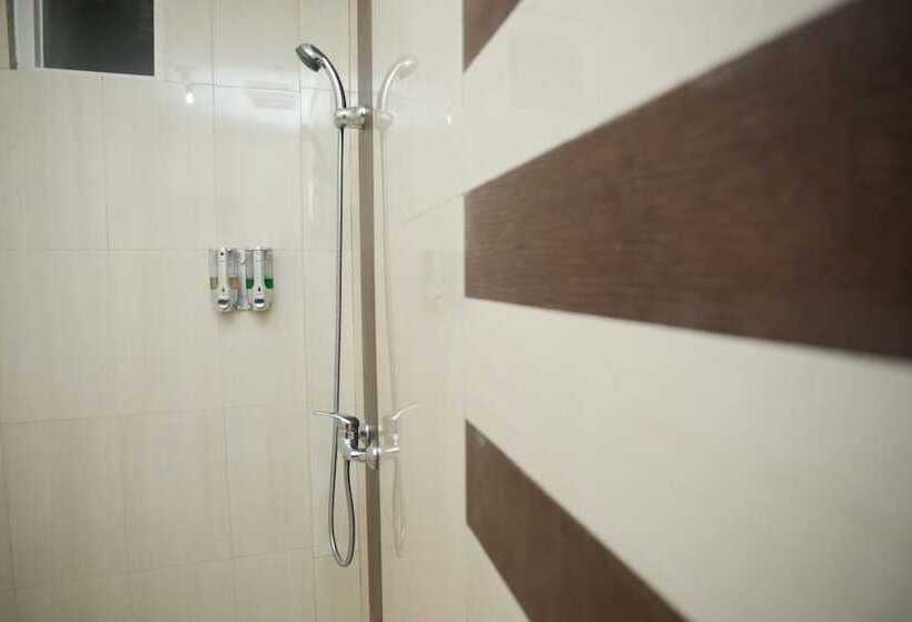 هاستل Lapan Lapan By Oyo Rooms