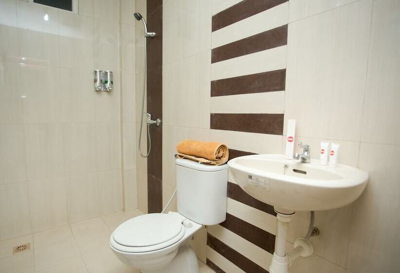 هاستل Lapan Lapan By Oyo Rooms