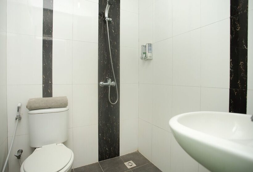 هاستل Lapan Lapan By Oyo Rooms