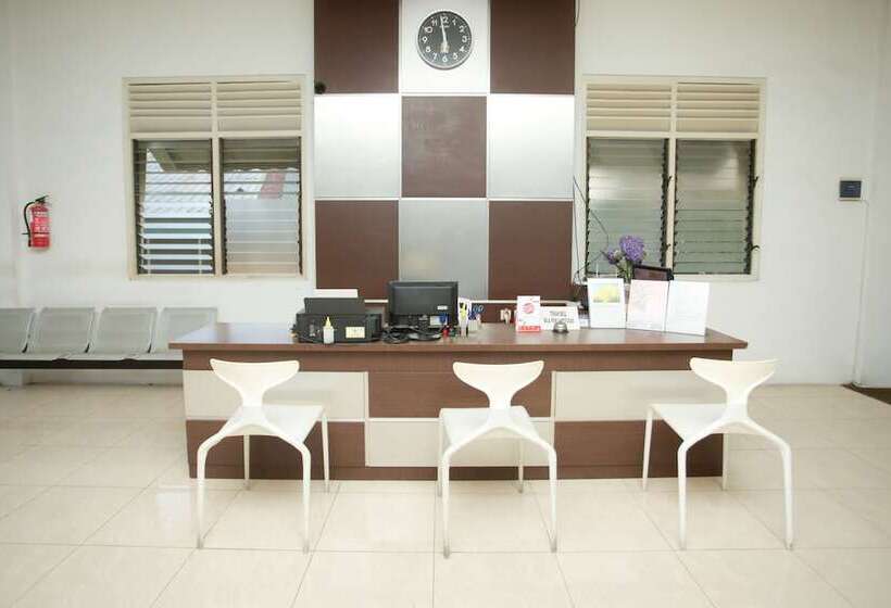 هاستل Lapan Lapan By Oyo Rooms