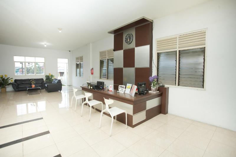 هاستل Lapan Lapan By Oyo Rooms