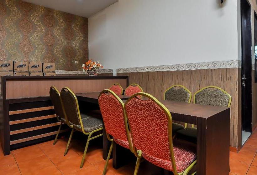 D'dhave Hotel By Oyo Rooms