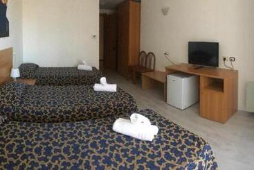 مسافرخانه Villa Strassoldo Ex Attianese Hotel Restaurant