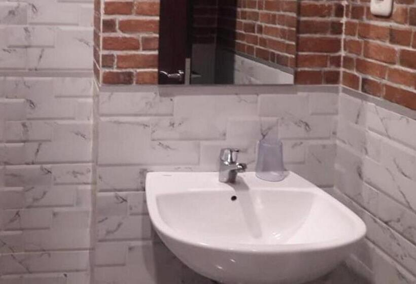 בית מלון כפרי Reddoorz Plus @ Doorman Guest House