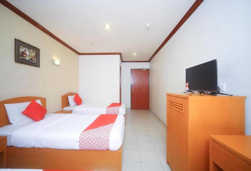 Отель London By Oyo Rooms