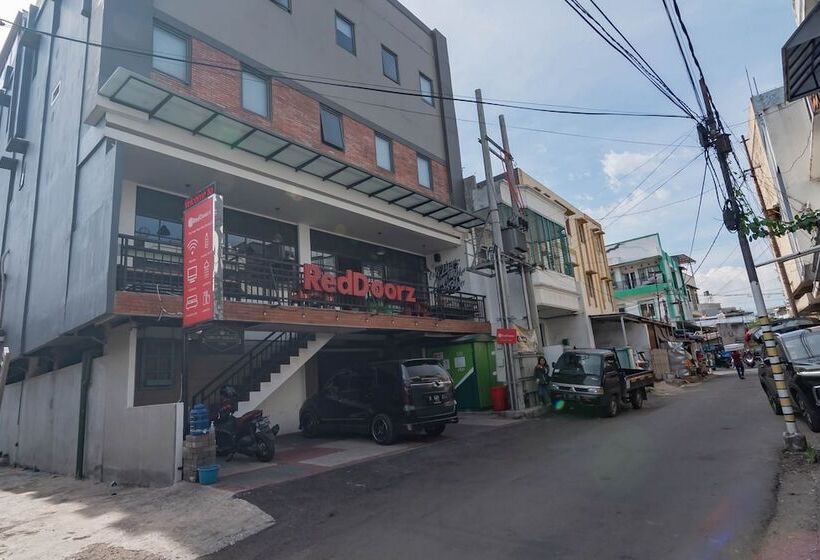 هتل Reddoorz Plus @ Doorman Guest House