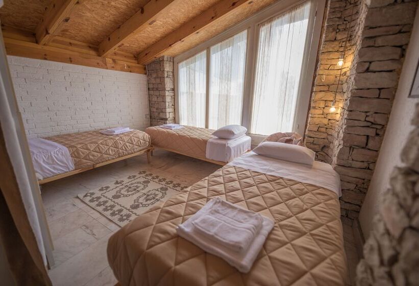 هاستل Mosaic Home