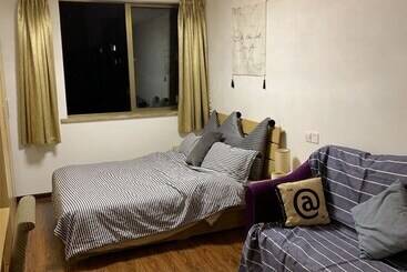 California Apartment Hongmei Road Branch