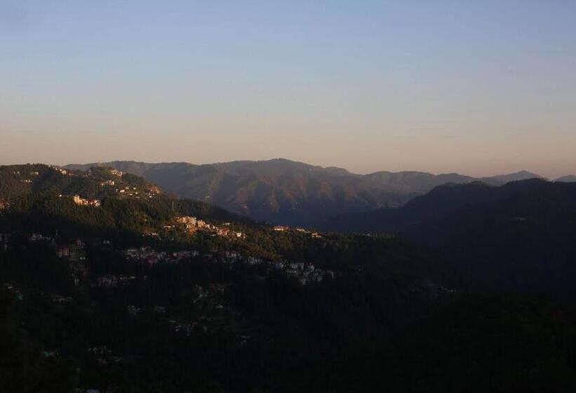 فندق Aangan Regency